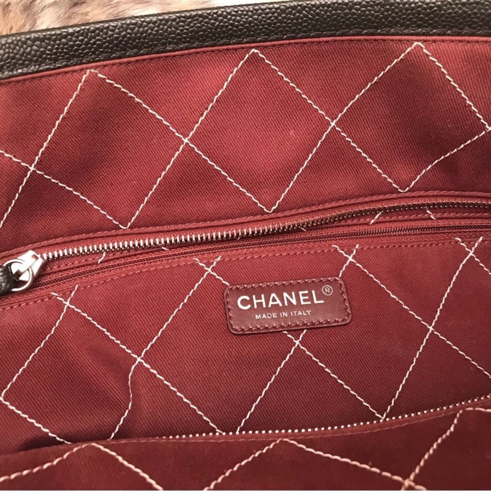 CHANEL Cream Quilted Leather Tote with Black Trim and Chain Handles - Picture 5 of 12